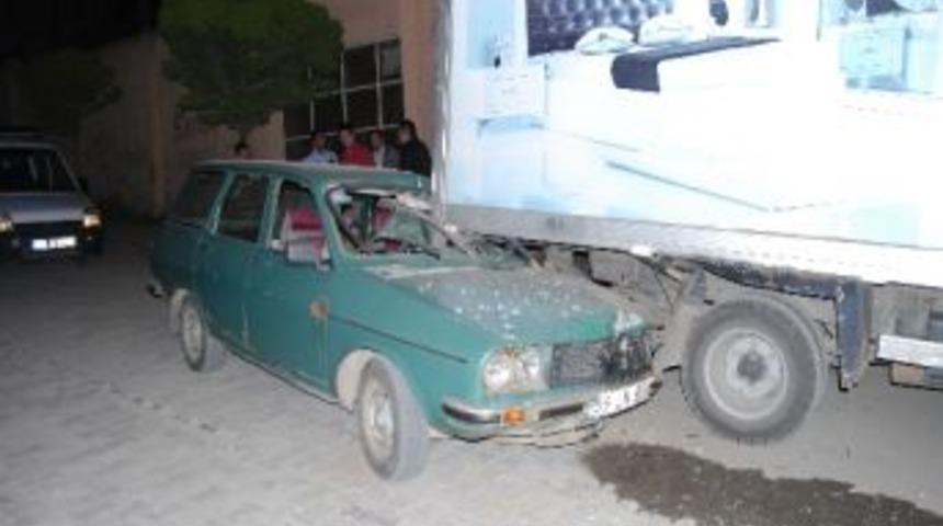 Alkollü Sürücü Park Halindeki Kamyona Çarptı