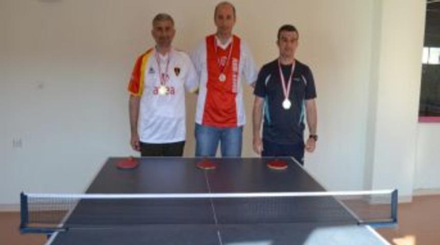 Sarıkaya, Masa Tenisi Turnuvası'nda Şampiyon Oldu