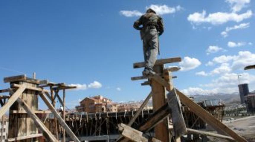 Nevzat Pakdil: İş Kazalarının Y&uuml;zde 98&rsquo;i Insan Hatası