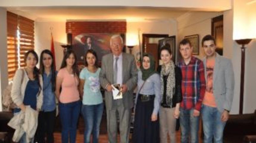 &Uuml;niversite &Ouml;ğrencilerinden, &ldquo;haydi Tiyatroya" Adlı Proje