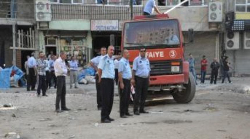 Kızıltepe'de Riskli Bina Belediye Ekipleri Tarafından Yıkıldı