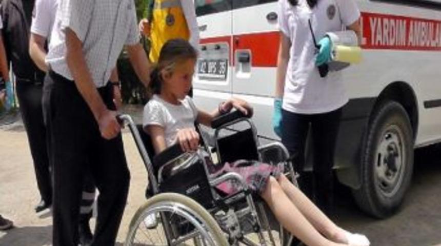 Ayağına &Ccedil;ay D&ouml;k&uuml;len Kız &Ccedil;ocuğu Hastanelik Oldu