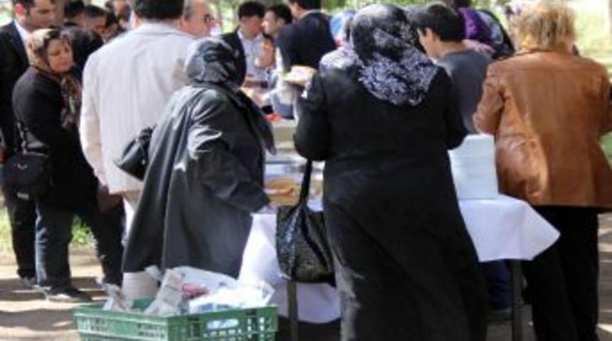 Erzurum&rsquo;da Yaşayan Afganlı Aileler Hıdırellez Bayramını Piknikte Kutladı