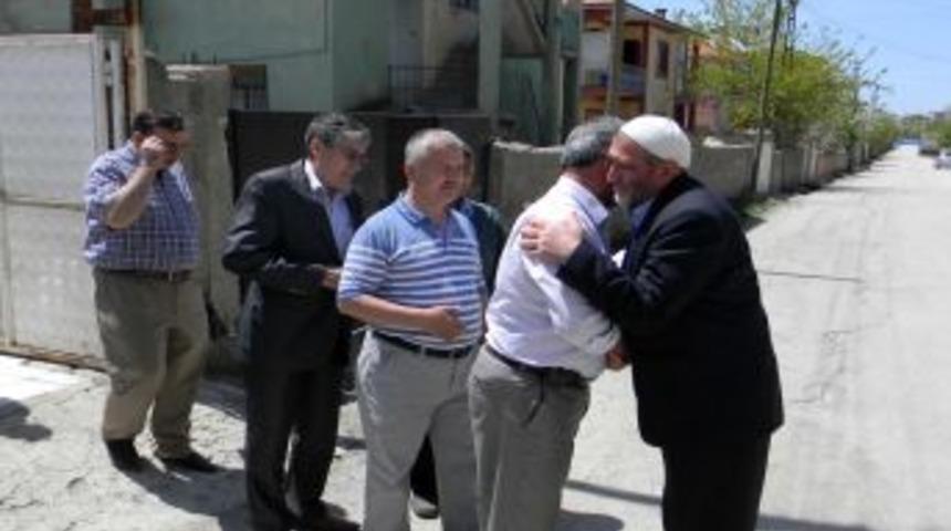 Antalyalı Imam Hatipler Van'la G&ouml;n&uuml;l K&ouml;pr&uuml;s&uuml; Kurdu