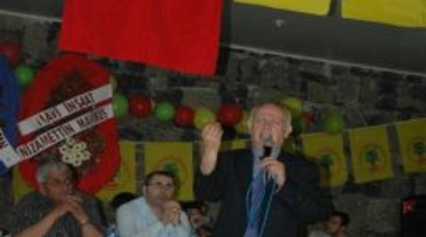 Bdp&rsquo;li Milletvekili Konuşmasını T&uuml;rk Bayrağı Altında Yaptı