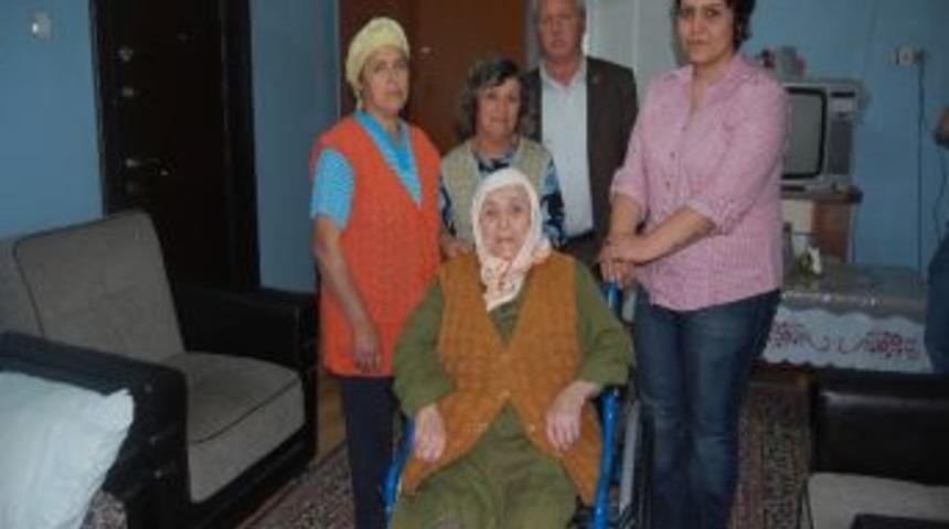 96 Yaşındaki Yatalak Ayşe Teyze&rsquo;ye Yardım Eli