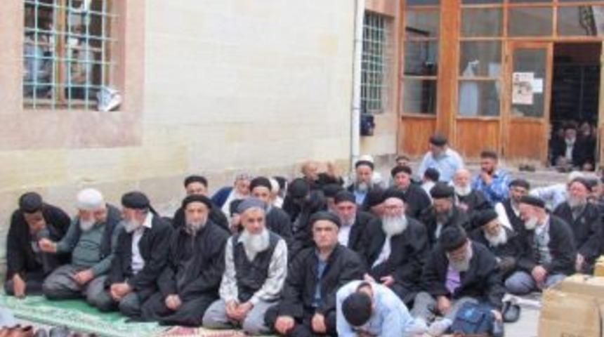 Şeyh Şabanı Veli T&uuml;rbesi Ziyaret&ccedil;i Akının Uğradı