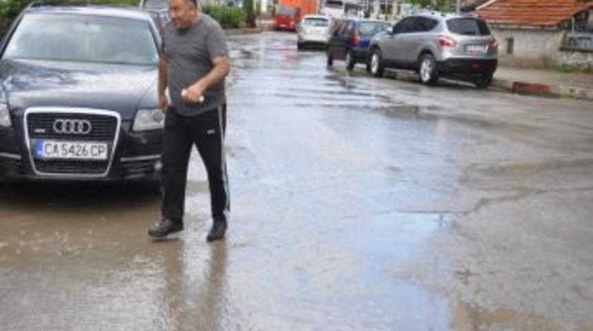 Yozgat'ta Aniden Bastıran Yağmur Yolları G&ouml;le &Ccedil;evirdi