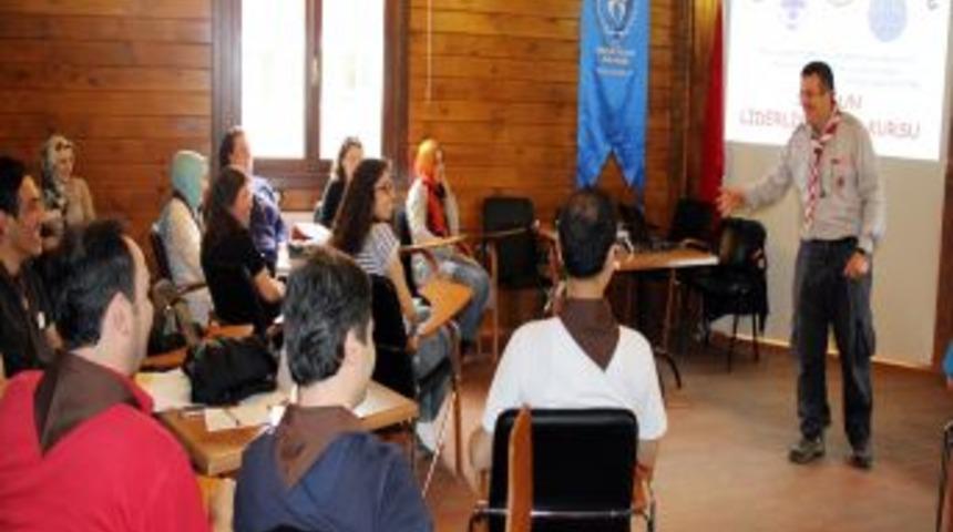 Samsunlu Izciler Liderlik Kursu G&ouml;r&uuml;yor