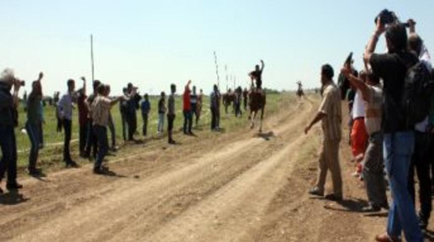 Hıdrellez Şenliklerinde Romanlara &Ouml;zel At Yarışı