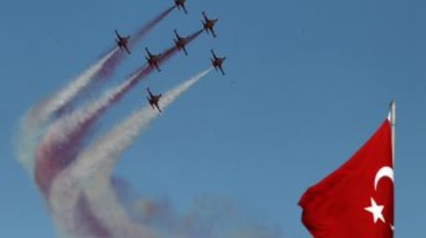 T&uuml;rk Yıldızları, G&ouml;ğe 21 Defa Ay-yıldız &Ccedil;izecek