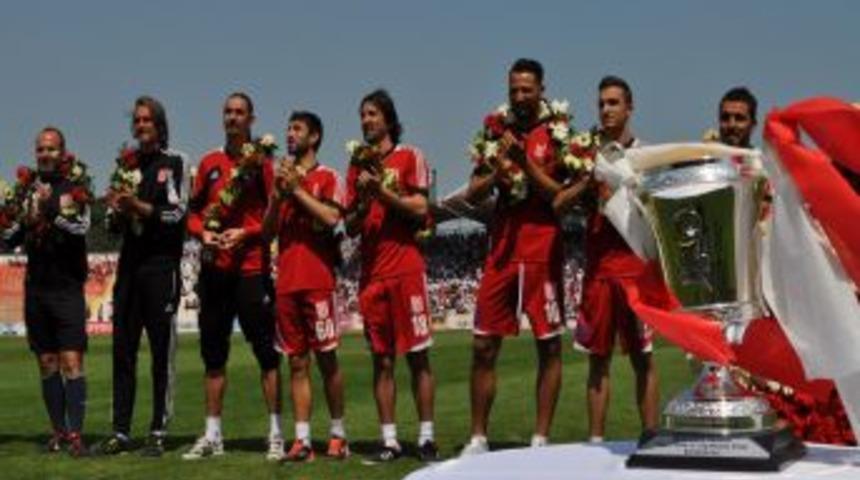 PTT 1.Lig'e Y&uuml;kselen Balıkesirsopr Şampiyonluk Kupasını Aldı