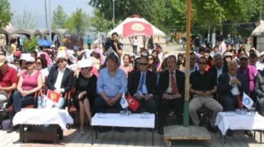 Kırgız-t&uuml;rk İlişkileri Sempozyumu Sona Erdi