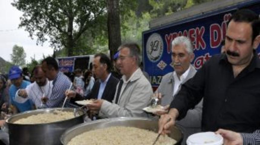 Akşehir Belediyesi Hıdrellezde G&ouml;lle Dağıttı