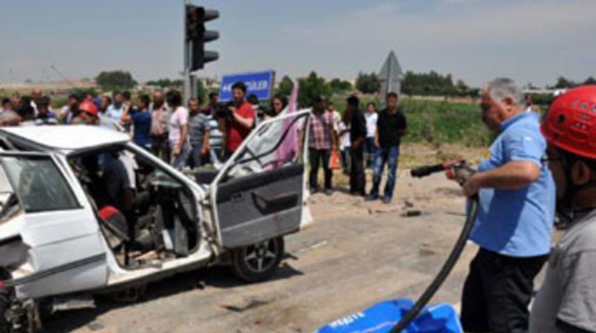 Adana'da kırmızı ışık faciası; 2 &ouml;l&uuml;, 5 yaralı