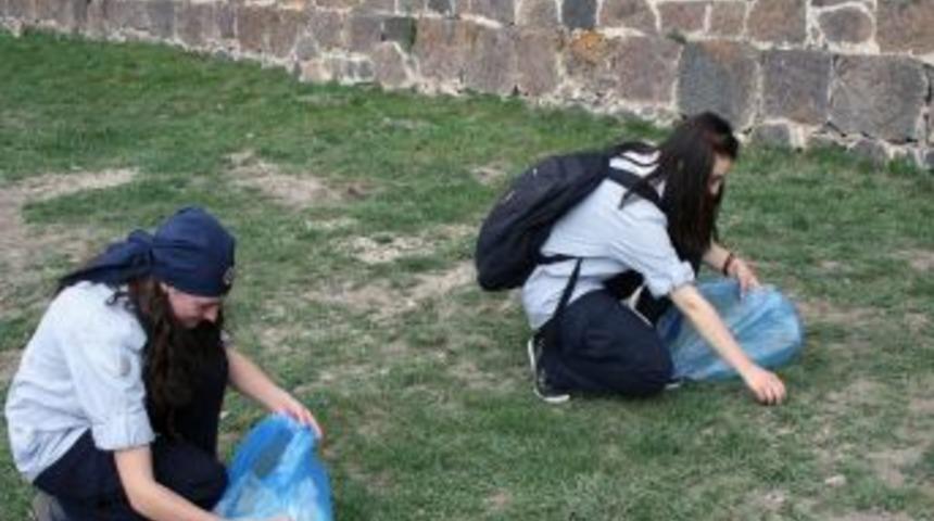 &Ccedil;evreci Gen&ccedil;ler Tabyaları Temizledi