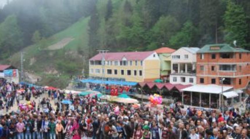 Acısu Hıdrellez K&uuml;lt&uuml;r Ve Bahar Şenliği Renkli G&ouml;r&uuml;nt&uuml;lere Sahne Oldu