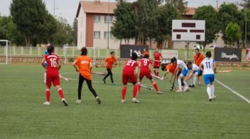 Batmanlı Kızların Hokey Merakı