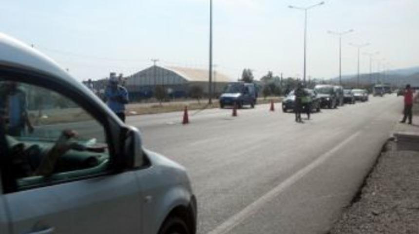 Edremit&rsquo;te Kamyonet Yayaya &Ccedil;arptı: 1 Ağır Yaralı