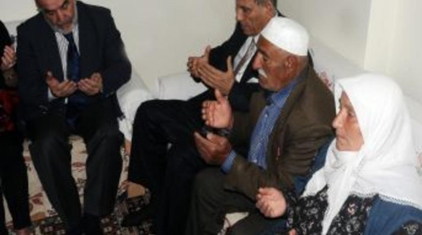 Akil İnsanlar, Sivas'ta Şehit Ailesini Ziyaret Etti