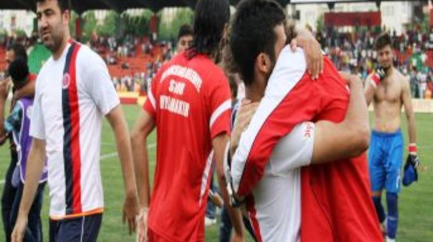 Biri Şampiyon Oldu Diğeri D&uuml;şmekten Kurtuldu, Dostluk Kazandı