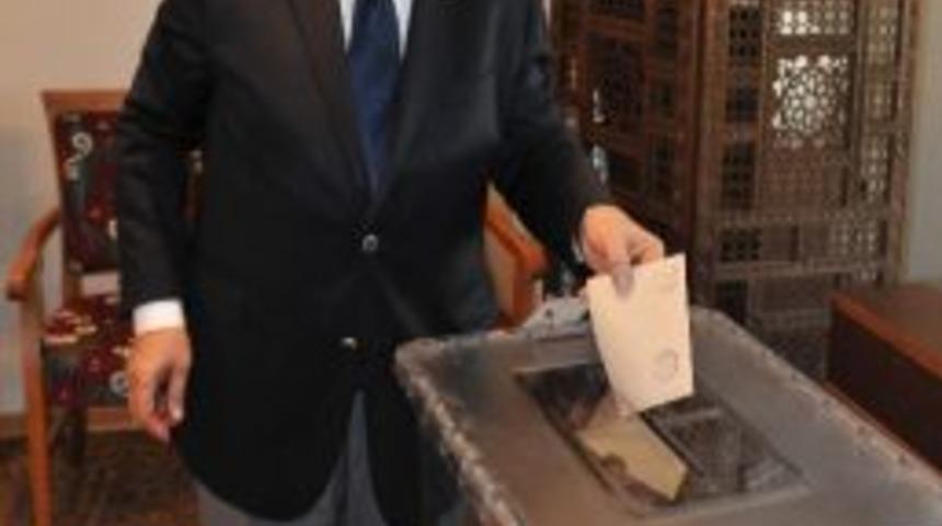 Sedat İşeri, G&uuml;ven Tazeledi