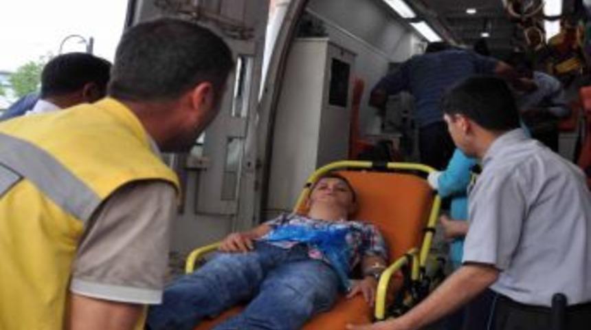 Muş&rsquo;ta Trafik Kazası: 1 &Ouml;l&uuml;, 14 Yaralı