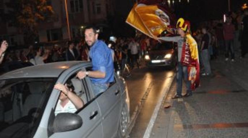 Galatasaray'ın Şampiyonluğu Balıkesir'de Coşkuyla Kutlandı