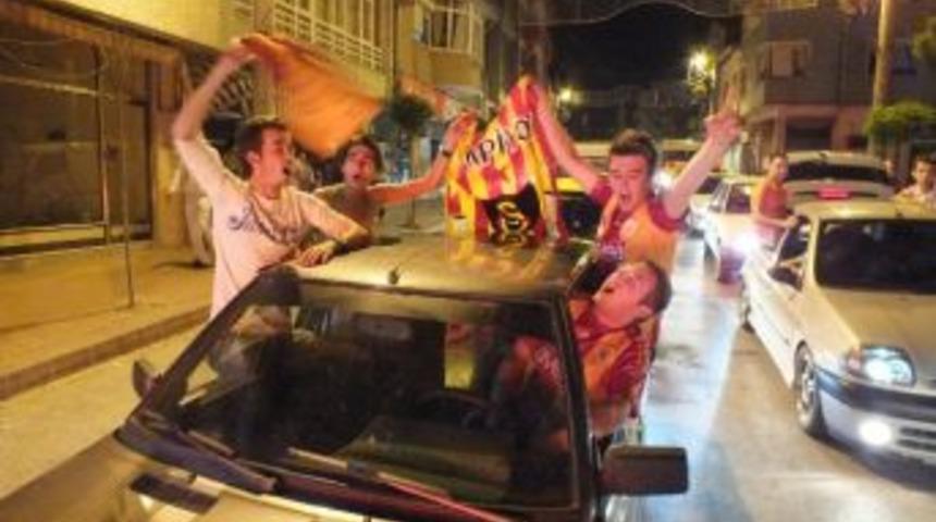 Galatasaray&rsquo;ın Şampiyonluğu Coşkuyla Kutlanıyor