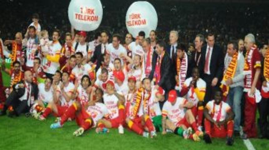 Galatasaraylı Futbolcuların Şampiyonluk Sevinci