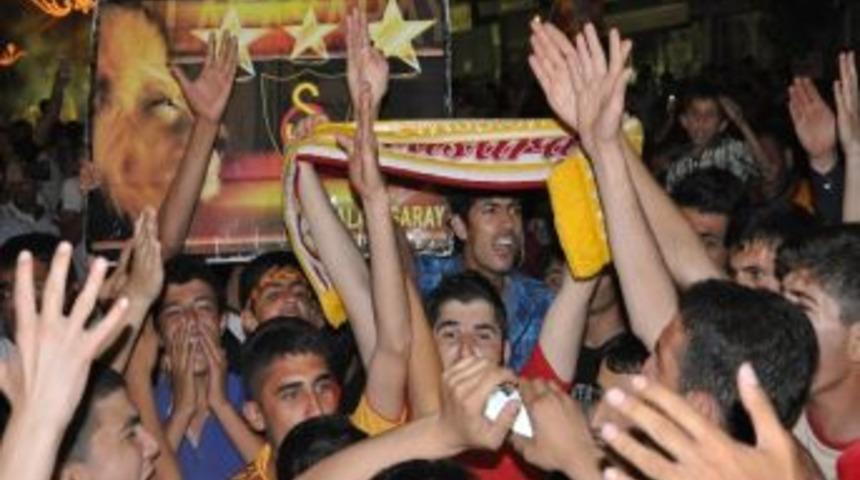 Galatasaray'ın Şampiyonluğu Silopi'de Davul Zurna Eşliğinde Kutlandı