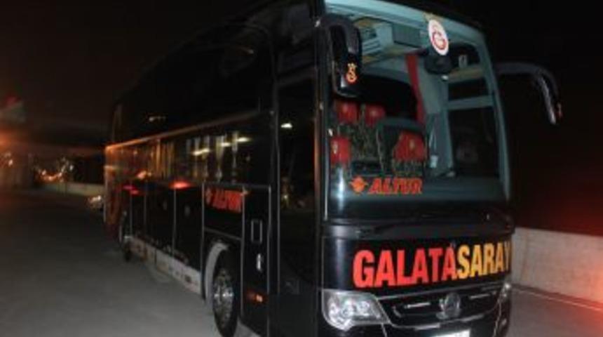 Galatasaray'da Takım Otob&uuml;s&uuml; Statta Bırakıldı