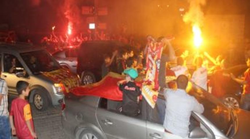 Galatasaray Taraftarları Mardin&rsquo;de Şampiyonluk Turu Attı