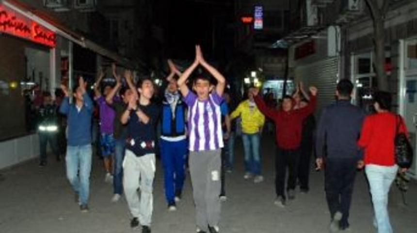 Ordu Sokaklarında &ldquo; Cenaze Evinde D&uuml;ğ&uuml;n M&uuml; Olur?&rdquo; Sloganları Atıldı