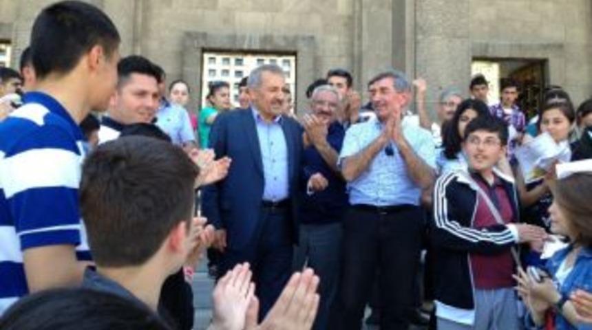 Geziye Katılan &Ouml;ğrenciler Tbmm&rsquo;yi Ziyaret Etti