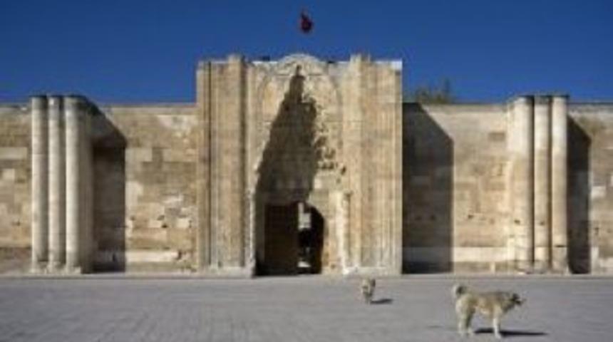 Sultanhan'ın durumu i&ccedil;ler acısı