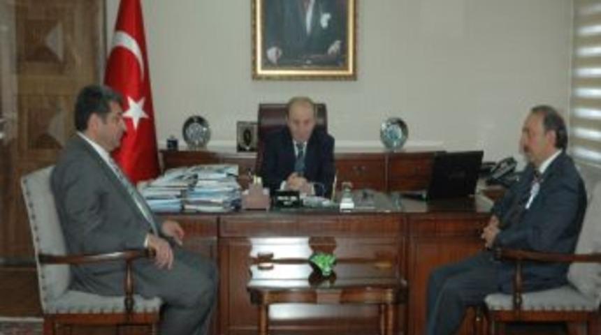 Vakıflar B&ouml;lge M&uuml;d&uuml;r&uuml; Ejder&rsquo;den Vali &Ouml;zt&uuml;rk&rsquo;e Ziyaret