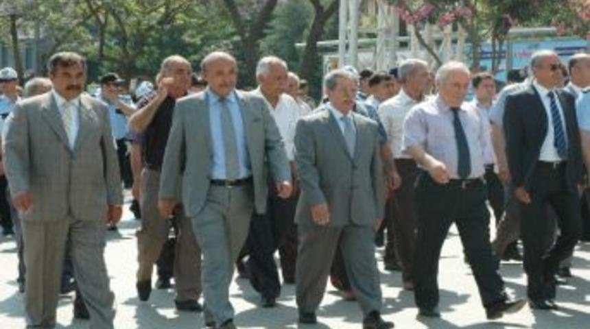 Adana'da "trafik Saygı Y&uuml;r&uuml;y&uuml;ş&uuml;"