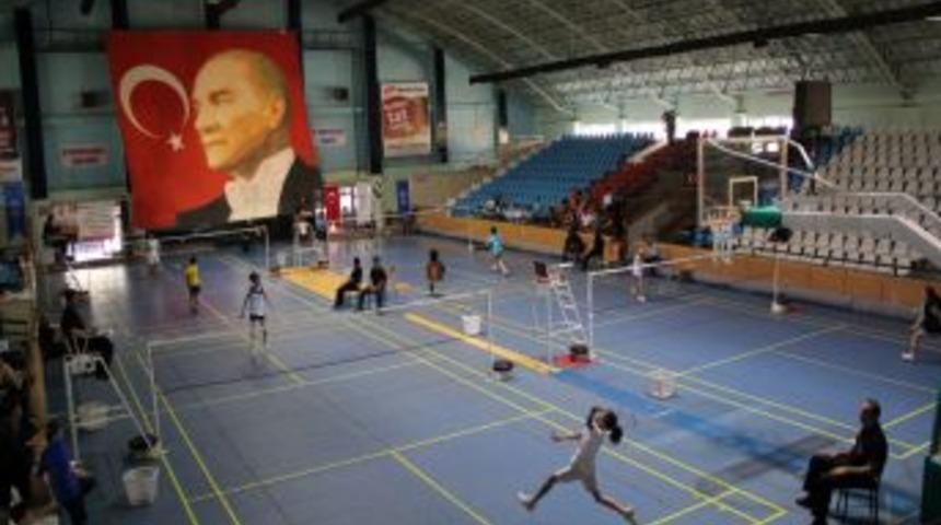 Badminton&rsquo;da Şampiyon Erzincan