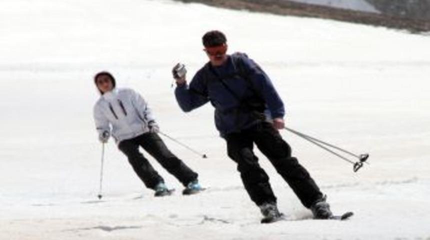 Erzincan'da Mayıs Ayında Kayak Keyfi
