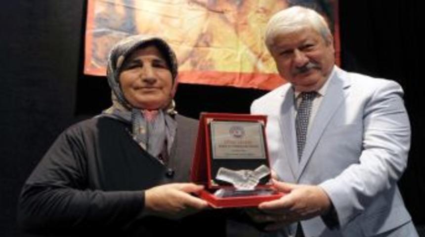 &lsquo;deniz Gezmiş Barış Ve Kardeşlik &Ouml;d&uuml;l&uuml;&rsquo; Şehit Ailelerine