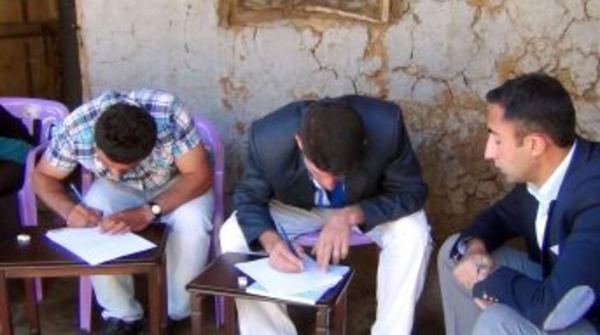 Okul Olmayan K&ouml;yde Imam Okuma Yazma &Ouml;ğretti, Halk Eğitim Sınav Yaptı