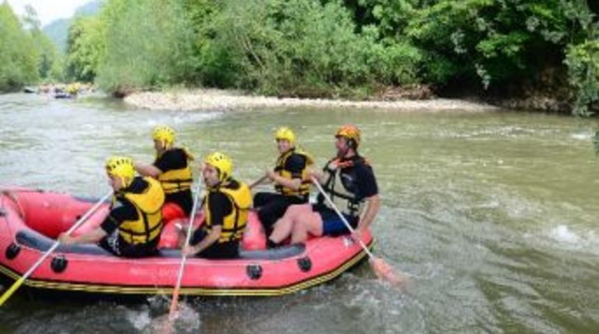 Medya D&uuml;zce&rsquo;de Rafting Turunda Bir Araya Geldi