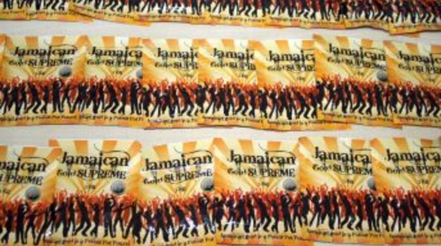 İzmir'de &Ouml;l&uuml;mc&uuml;l Uyuşturucu 'bonzai' Operasyonu