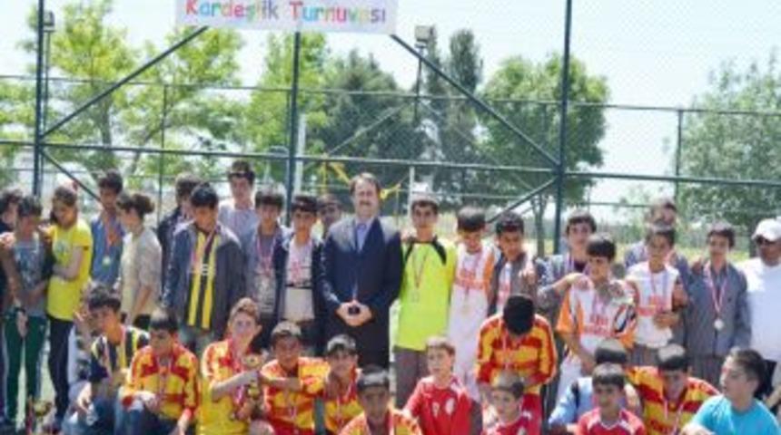 Atak Kolejinde Kardeşlik Turnuvası D&uuml;zenlendi