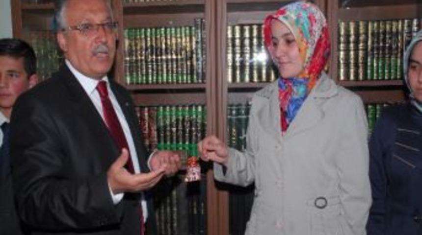 Kur&rsquo;an Okuma Yarışması&rsquo;nda Dereceye Girenlere Altın