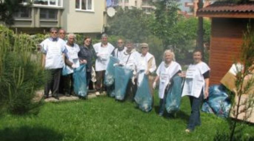 Emeklilerden &Ccedil;evre Temizliği
