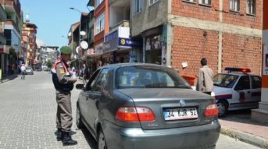 Jandarmadan S&uuml;r&uuml;c&uuml;lere Hediyeli Uyarı