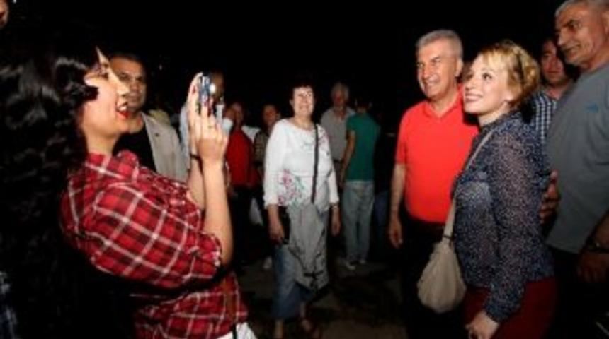 Karşıyaka&rsquo;da Onbinlerin Hıdırellez Coşkusu