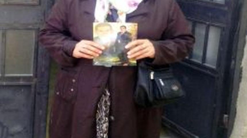 Elinde Fotoğrafla Engelli Oğlunu Arıyor